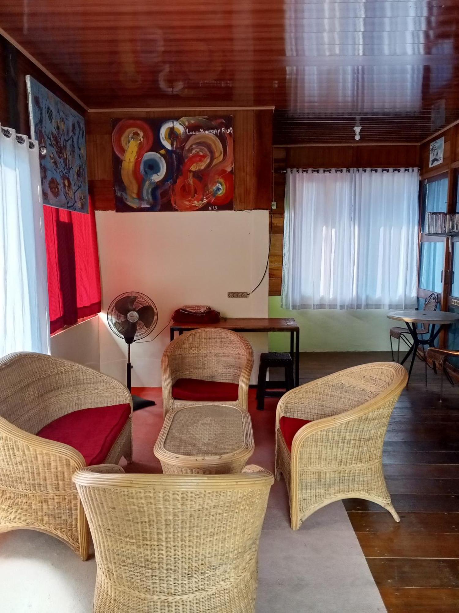Air Manis Secret Surfcamp Appartement Taluk Batung Buitenkant foto